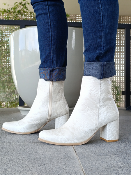 Bota clásica color Beige cobra