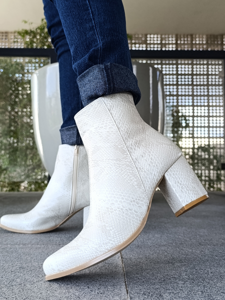 Bota clásica color Beige cobra