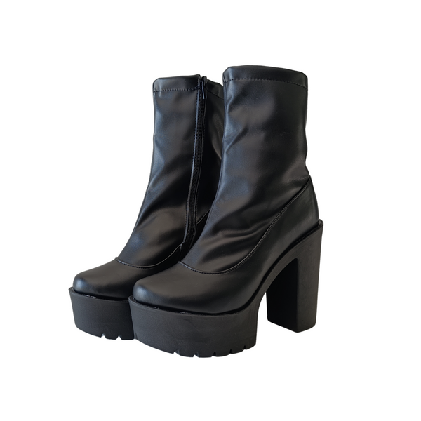 Bota de tacón alto negro