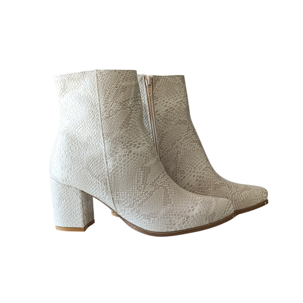 Bota clásica color Beige cobra