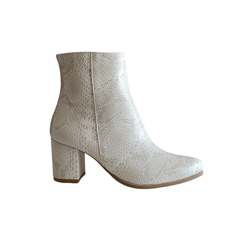 Bota clásica color Beige cobra