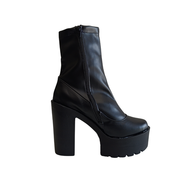 Bota de tacón alto negro