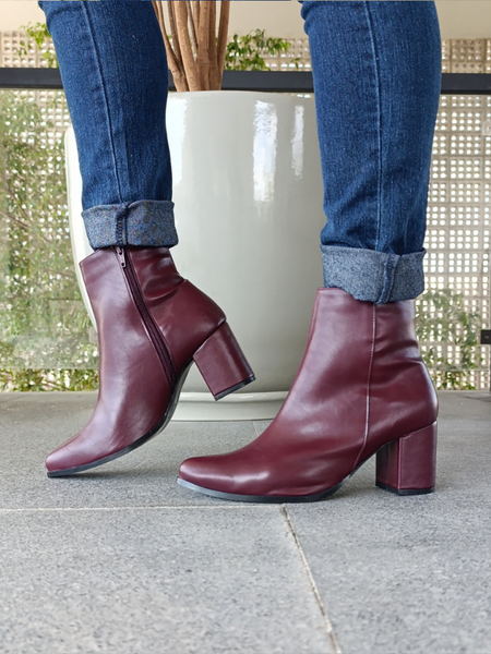 Bota clásica color tinto